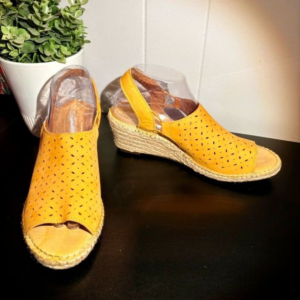 Clarks Petrina Gail Yellow Perforated Leather Espadrille Wedge Sandals Shoes 10